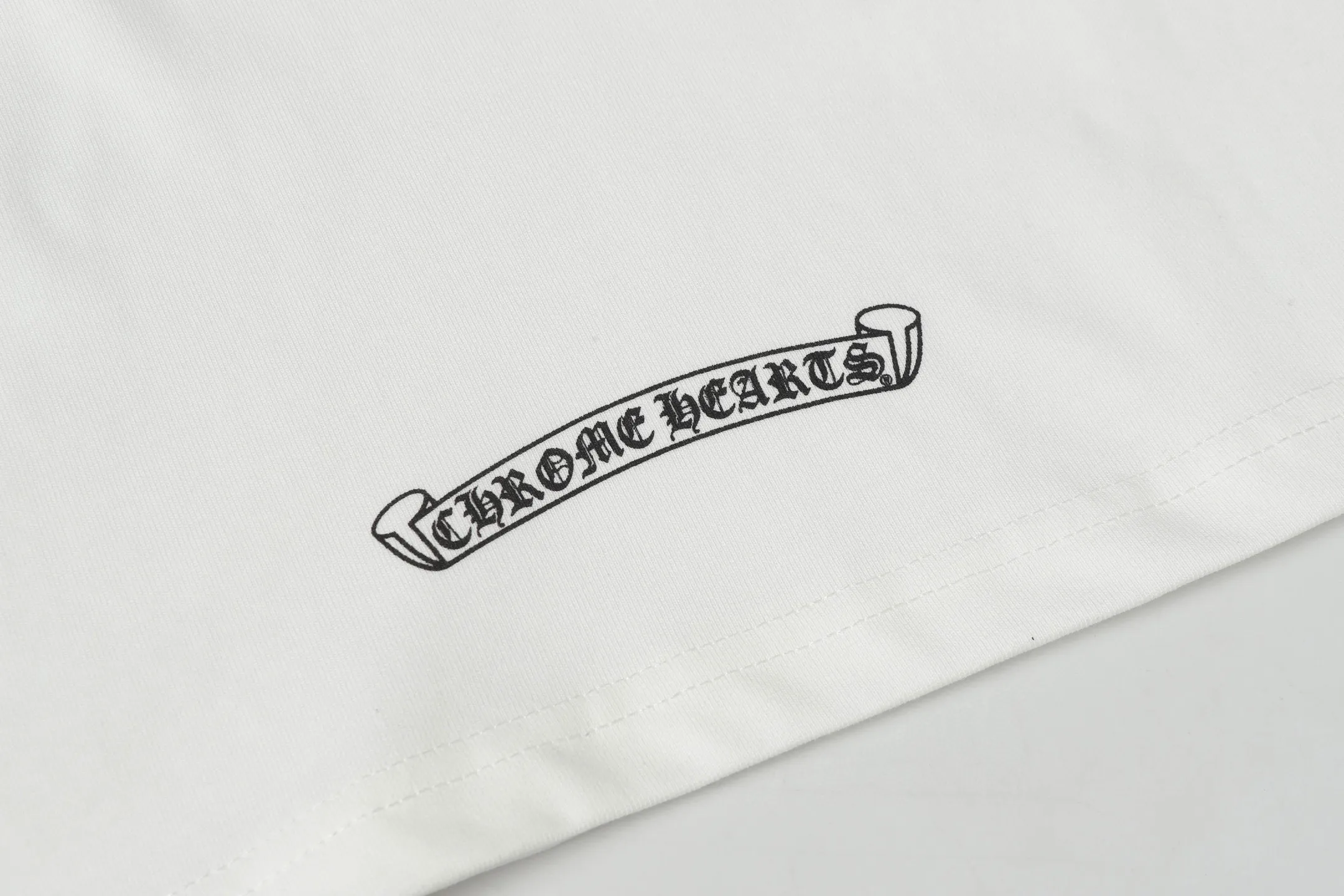🅿️170 Chrome hearte/Chrome heart ch 25ss Miami limited Sanskrit printed T-shirt short sleeves. A must-have item for daily commuting for men and women in light luxury. The correct version is welcome to compare. Detailed features: ·280 grams of 100% cotton double yarn jersey fabric. ·Special thickened 32 pieces of double-strand 1x1 thread in the same vat. ·Double-needle cross-stitch technology. ·Original main mark washed hangtag. COLOUR: Black White SIZE：s m l xl